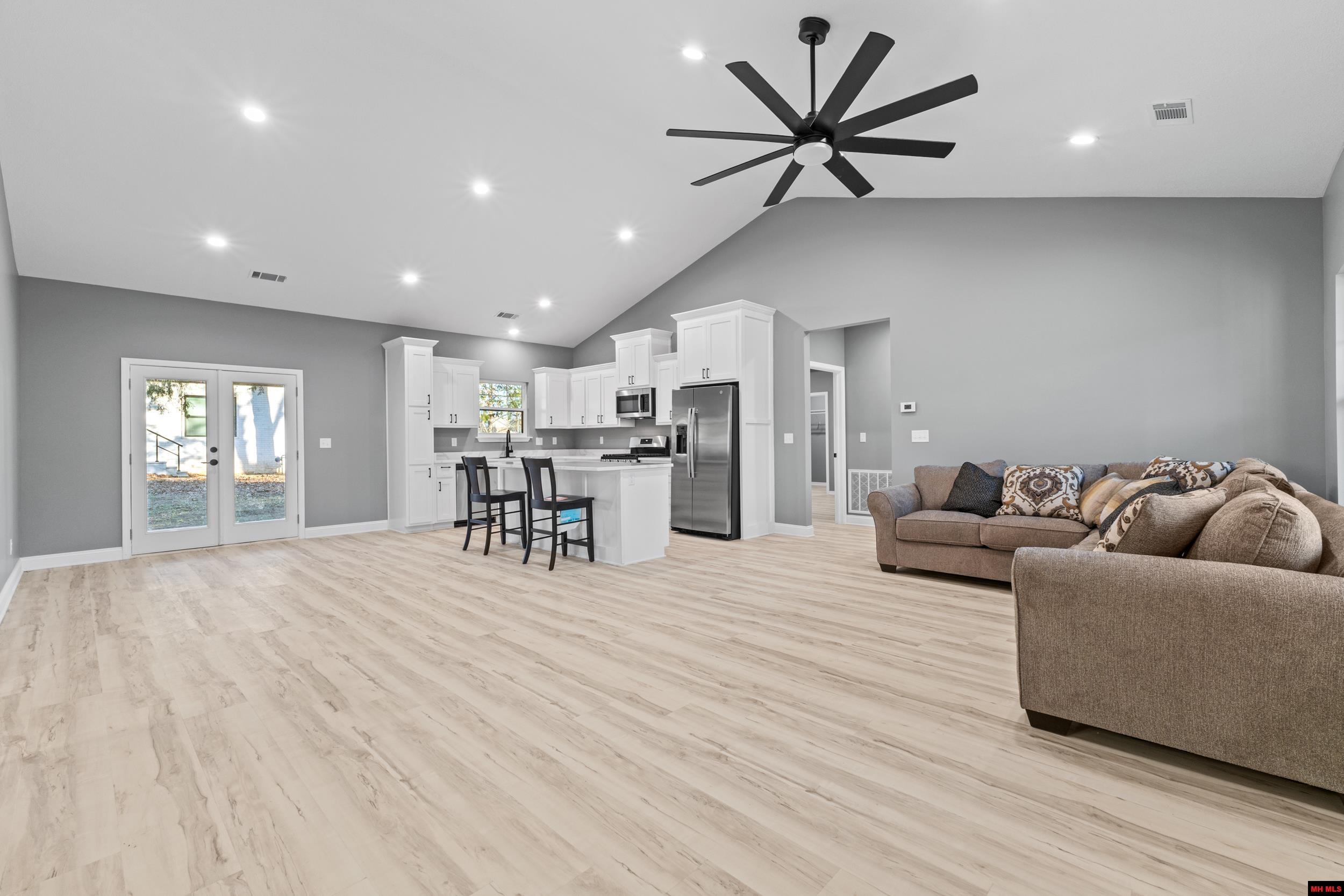 1368 Hampshire Circle