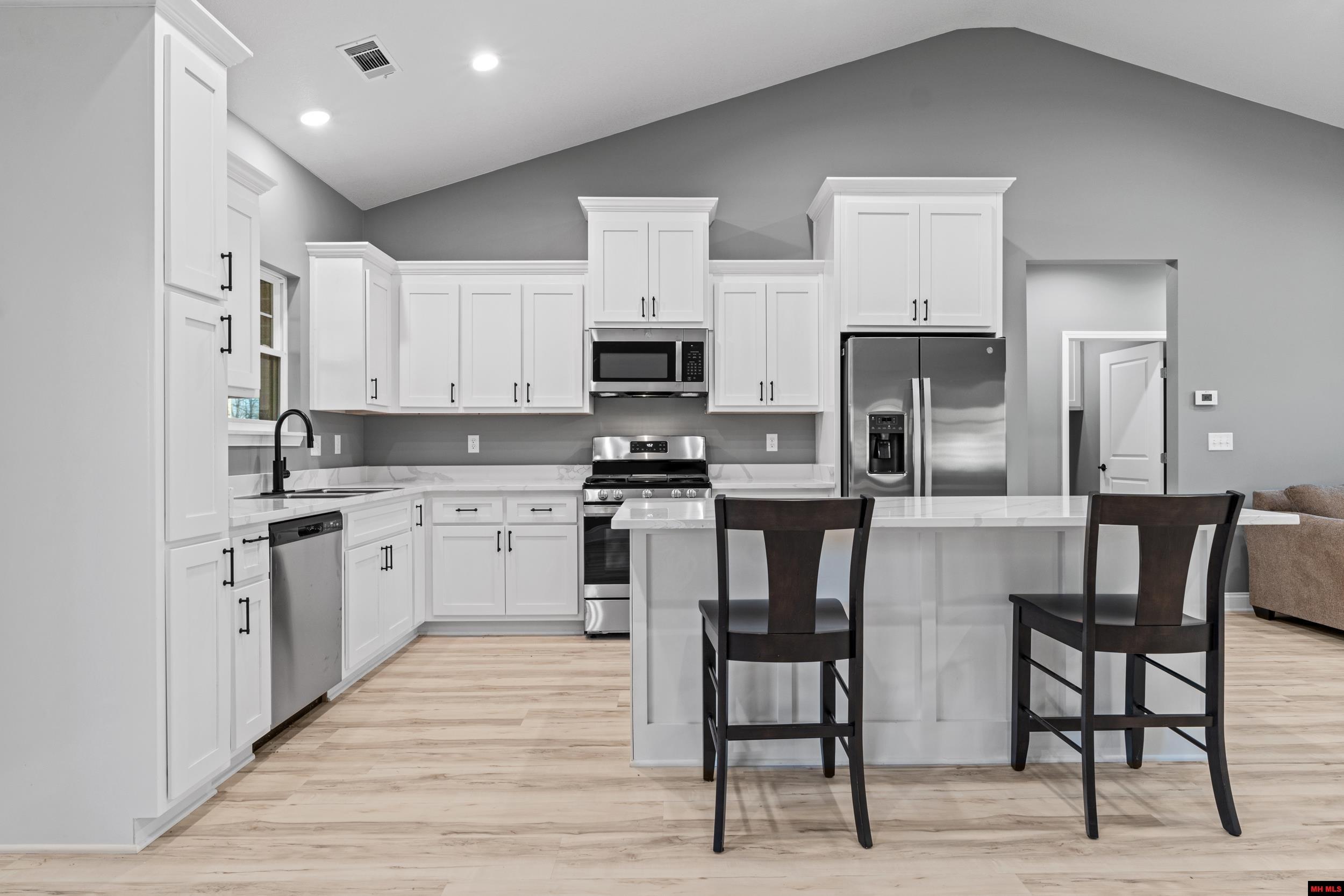 1368 Hampshire Circle