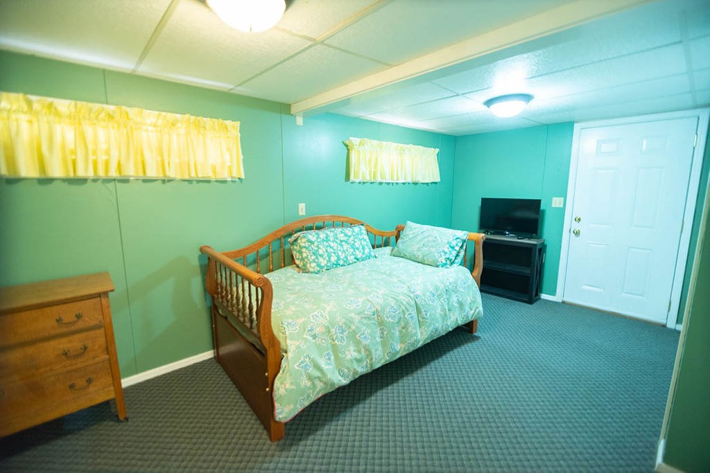 1402 Wynona