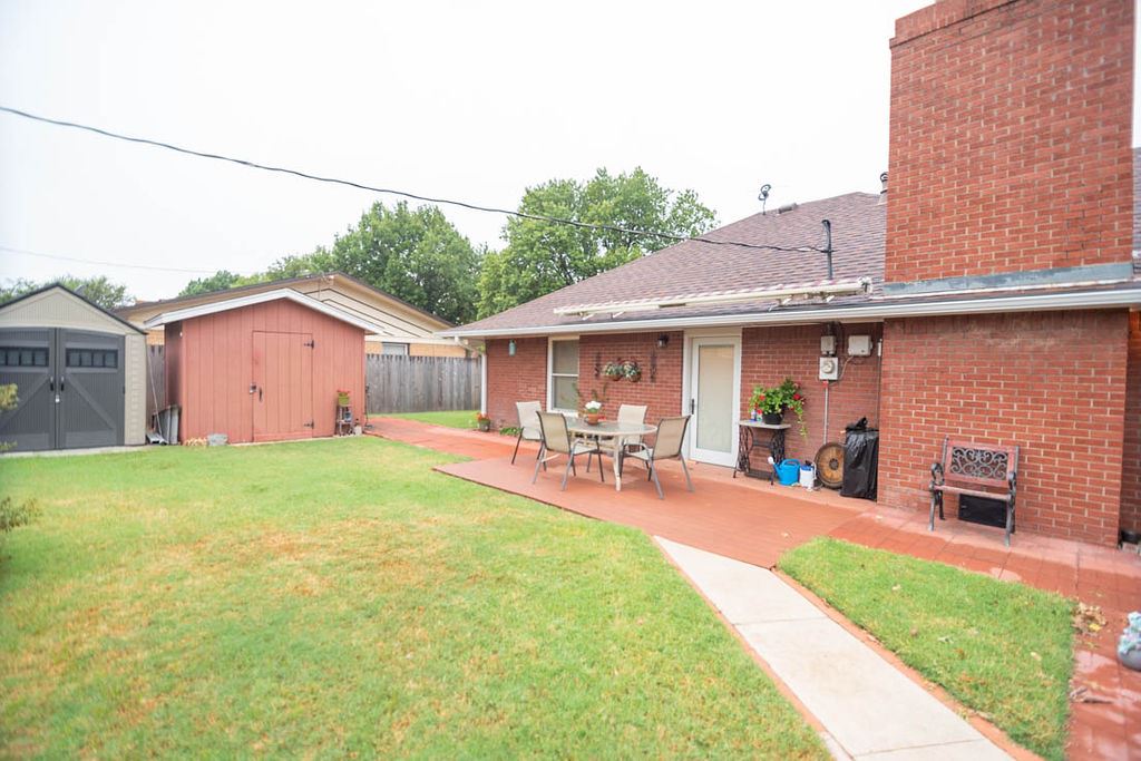 1305 Ponca Ave