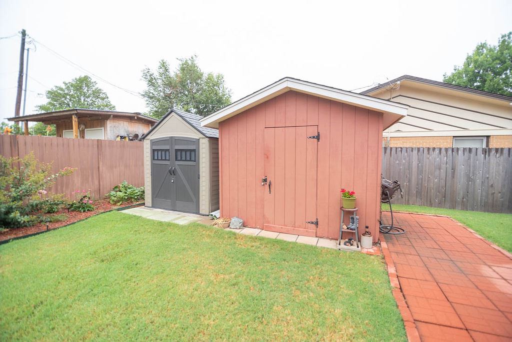 1305 Ponca Ave