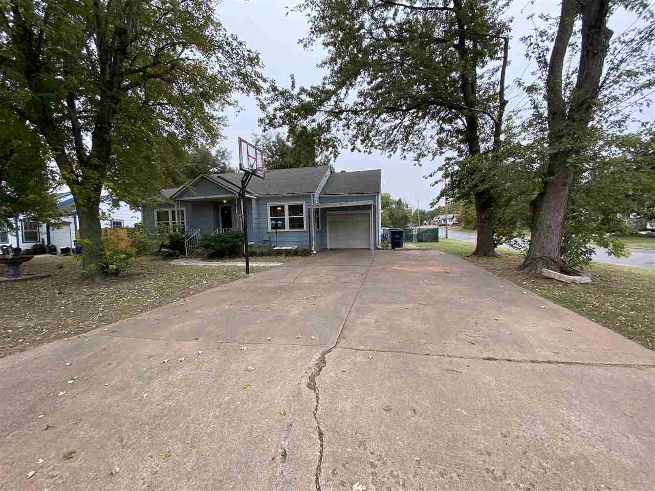 1601 E Elm Ave