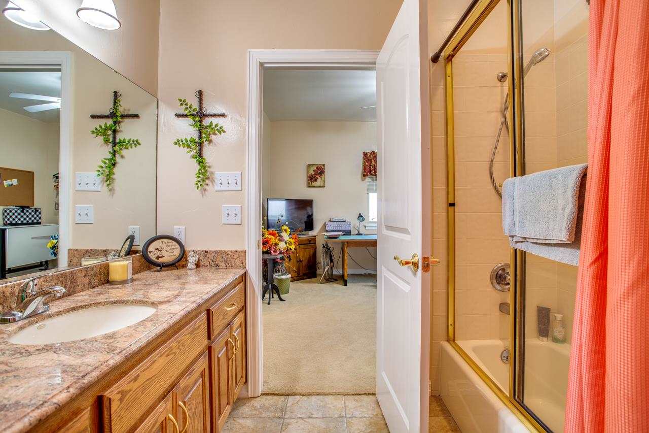 6309 W Purdue