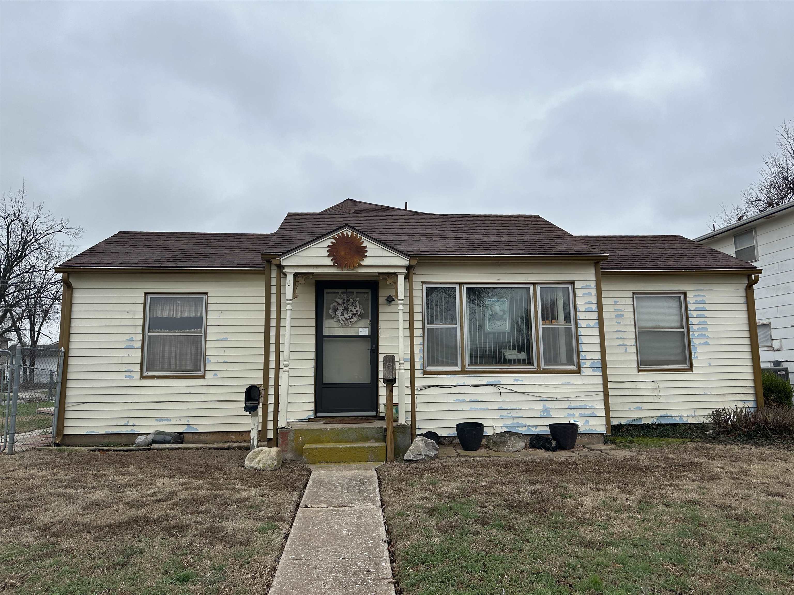 2121 E Elm Ave
