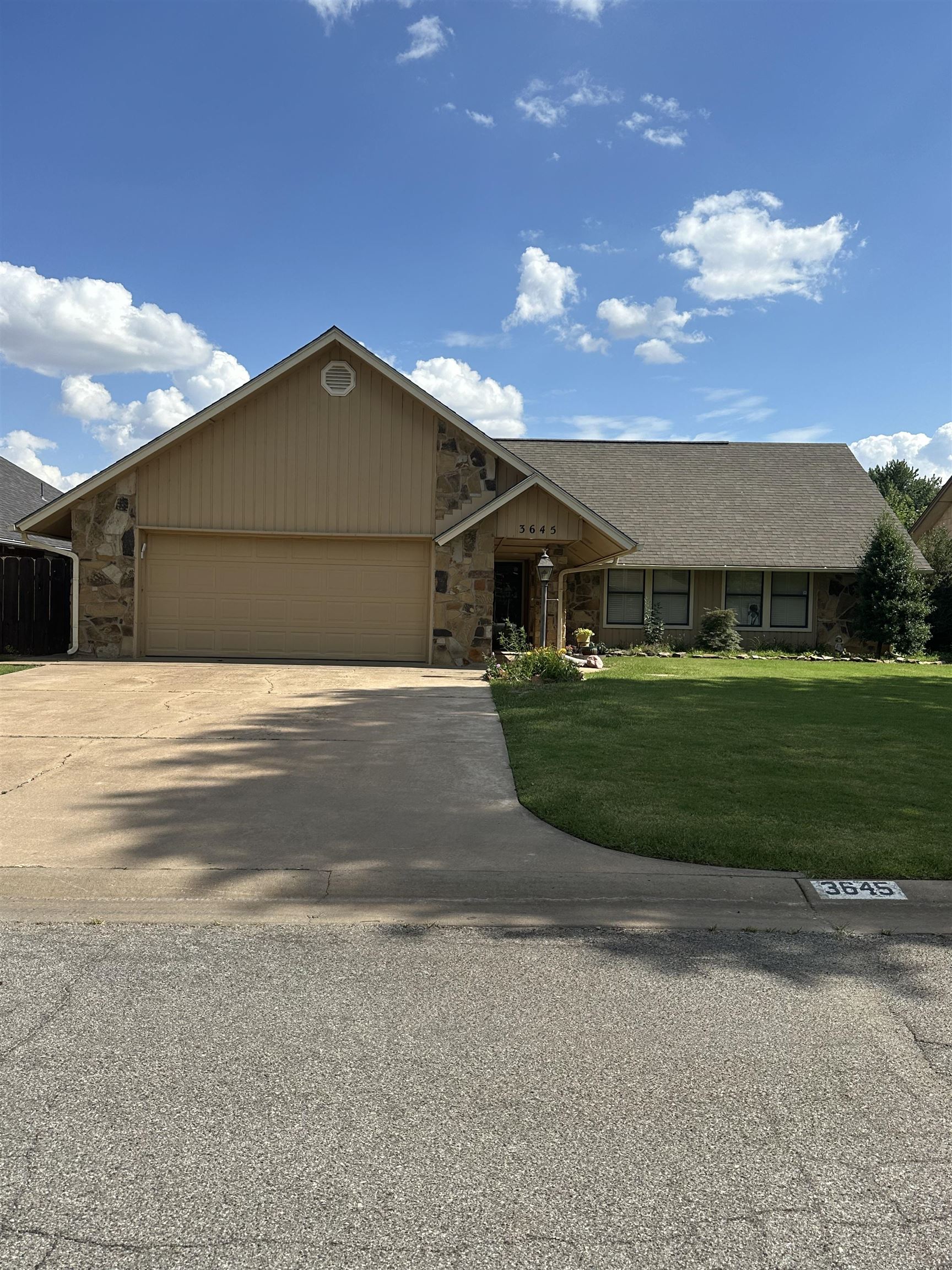 3645 Lakeshore Dr