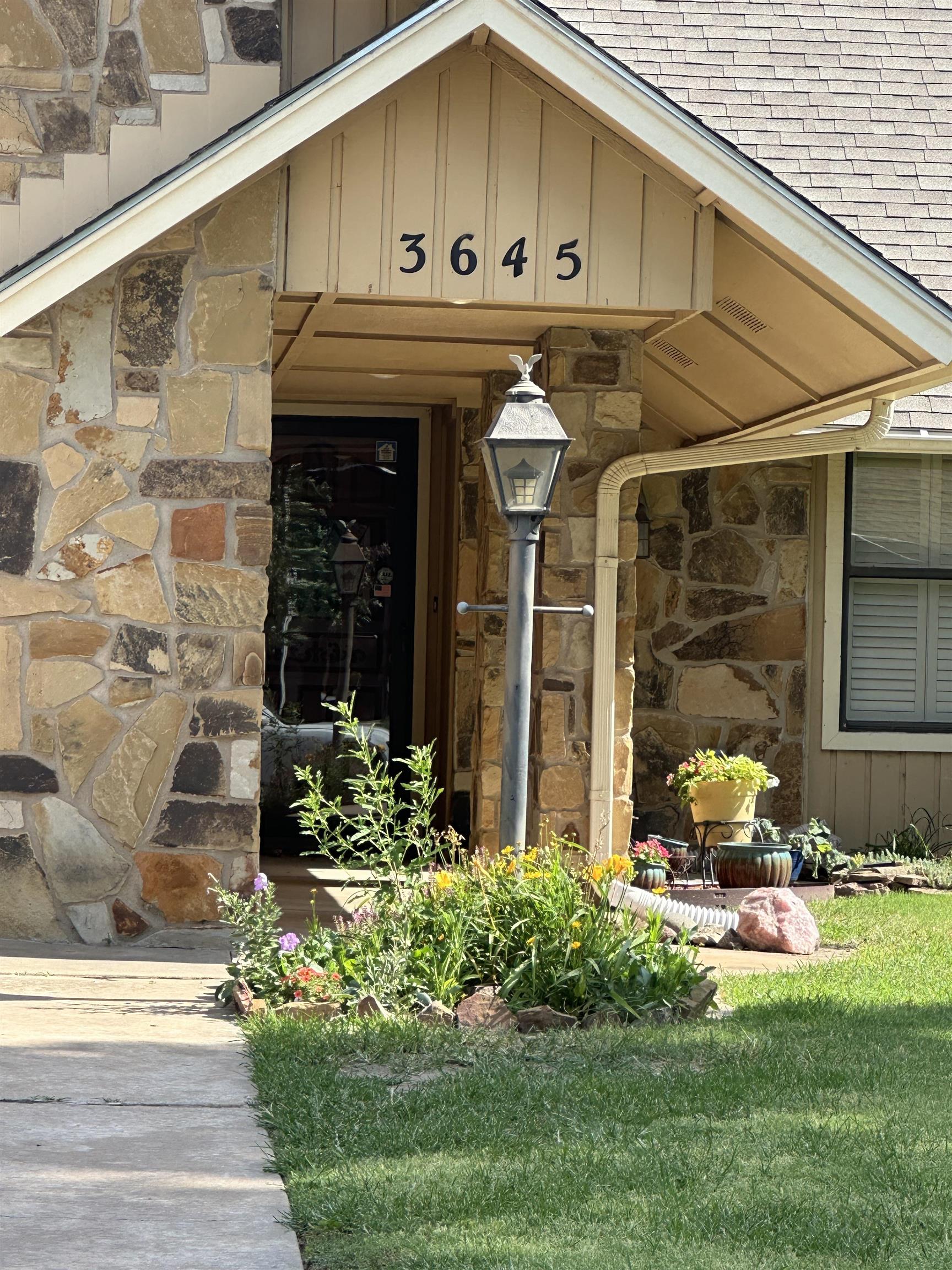3645 Lakeshore Dr
