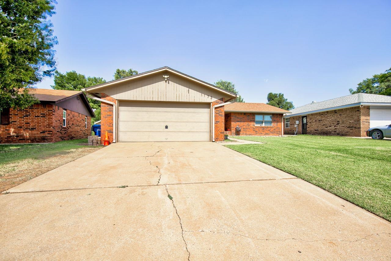 1173 Hillside Dr