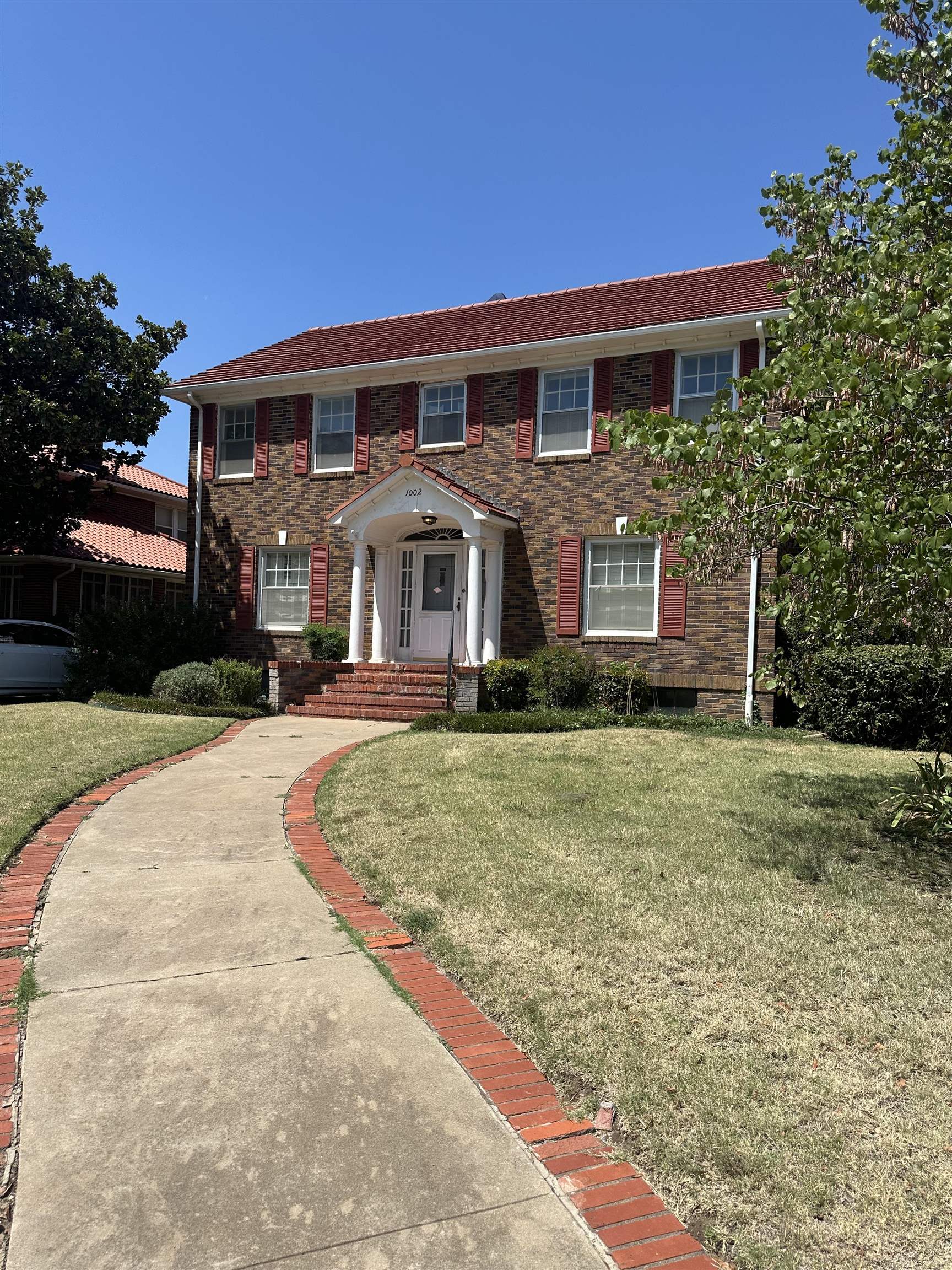 1002 W Wabash