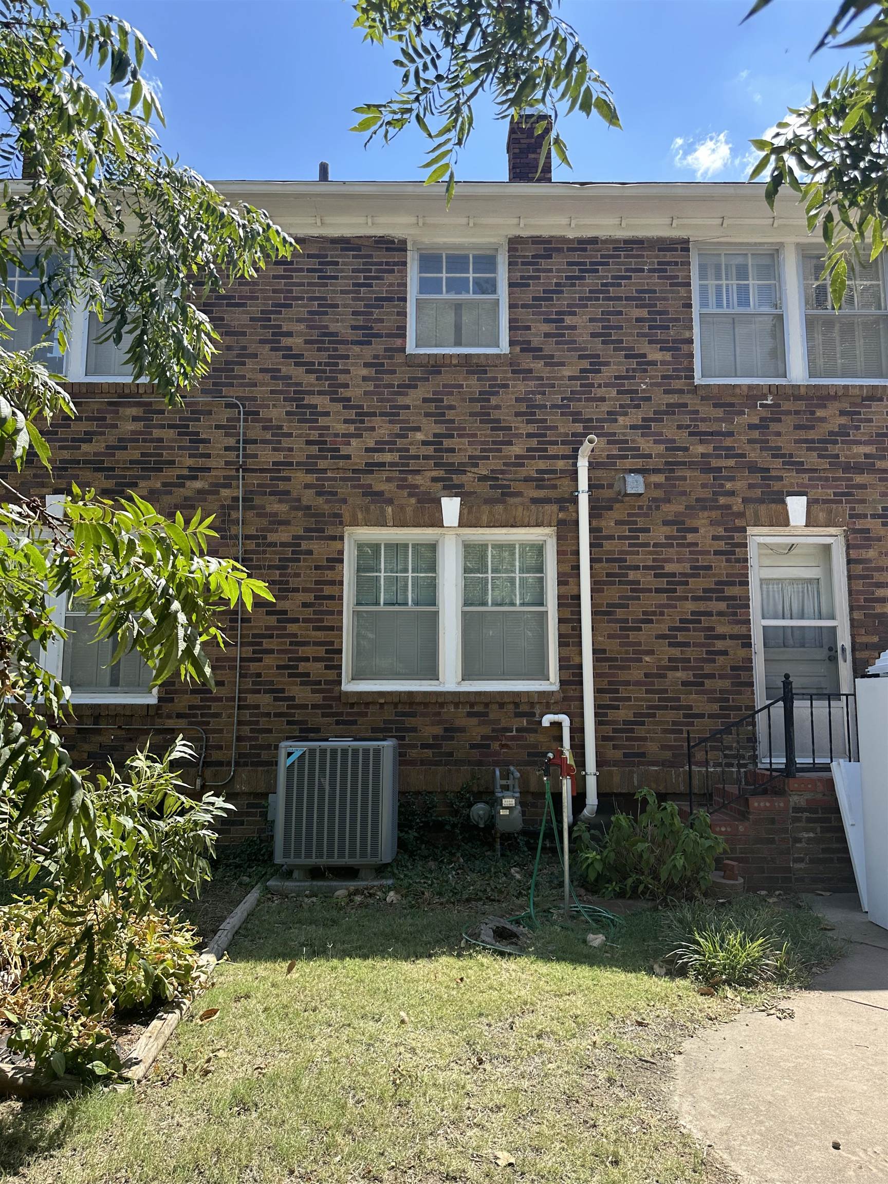 1002 W Wabash