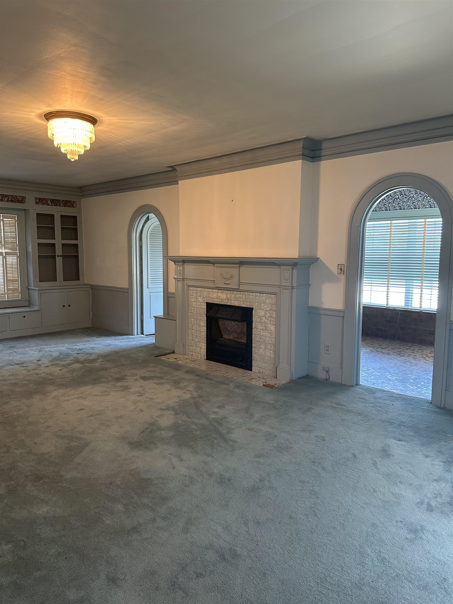 1002 W Wabash