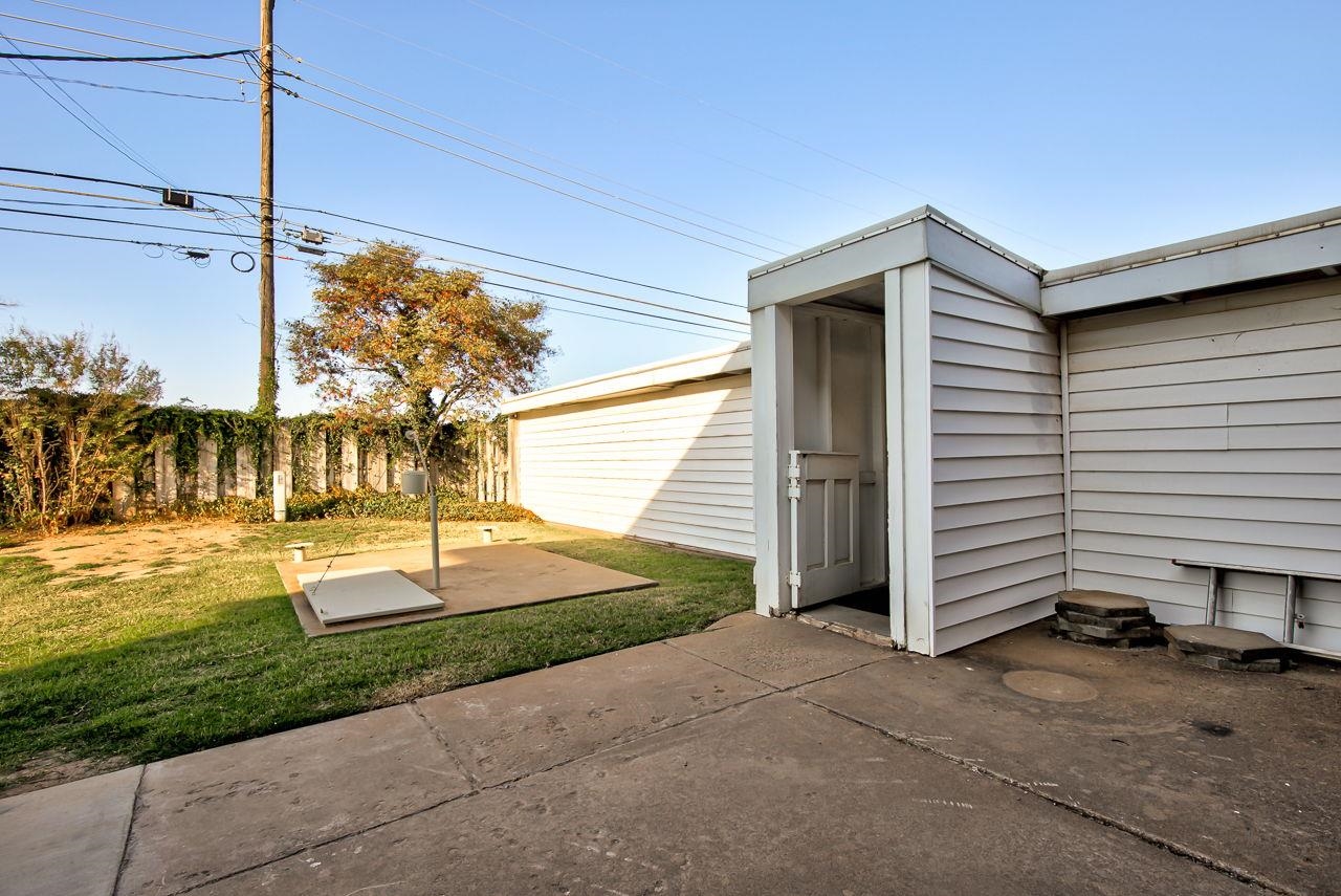 2300 Indian Dr
