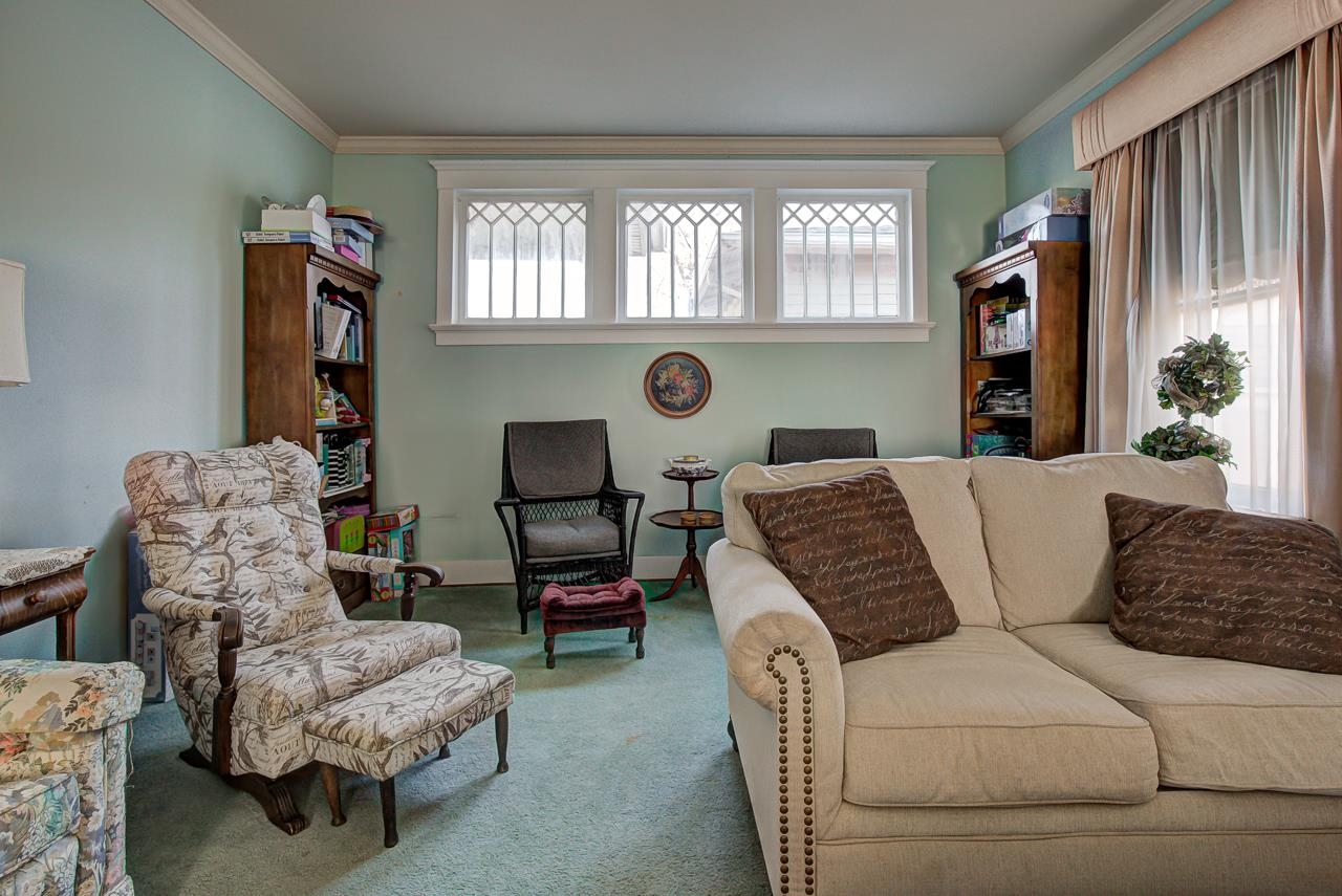 418 W Maple Ave