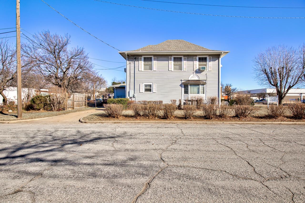 418 W Maple Ave