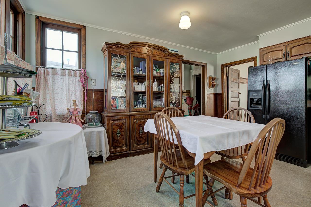 418 W Maple Ave