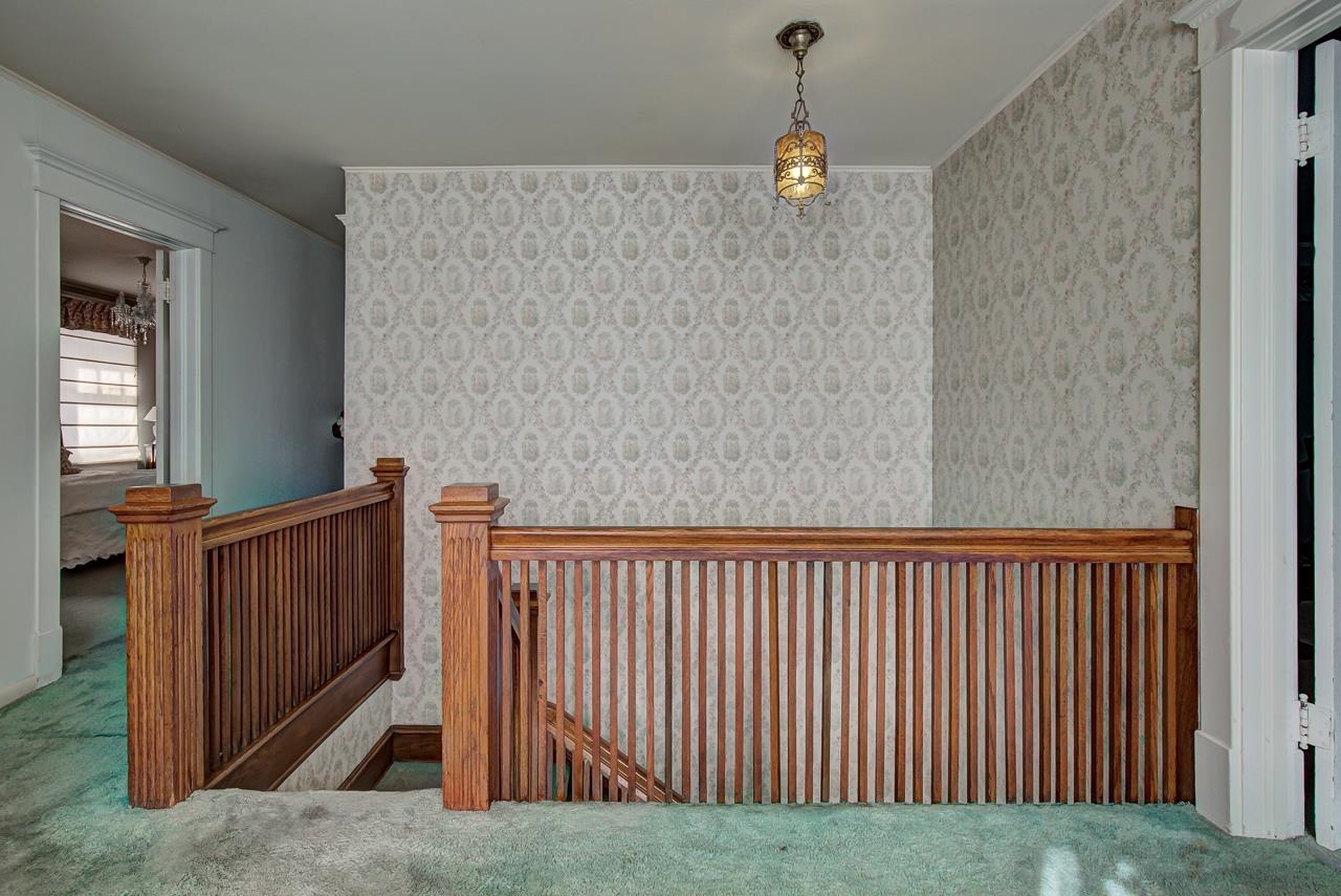 418 W Maple Ave