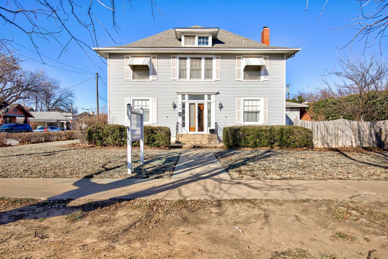 418 W Maple Ave