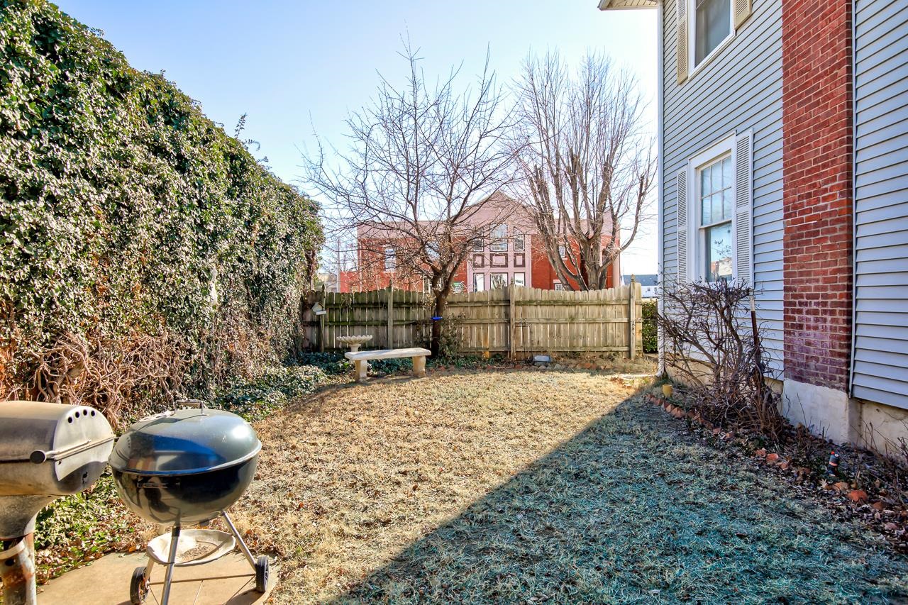 418 W Maple Ave