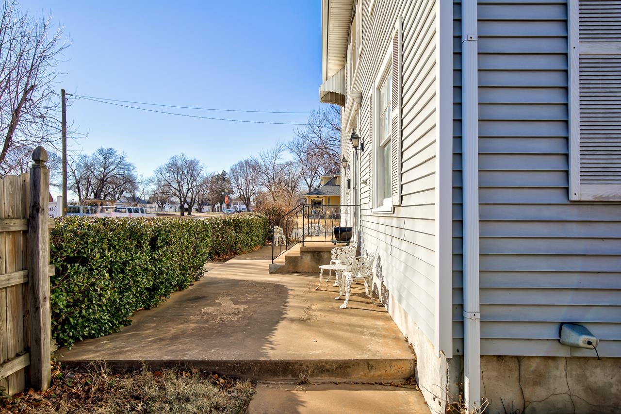 418 W Maple Ave