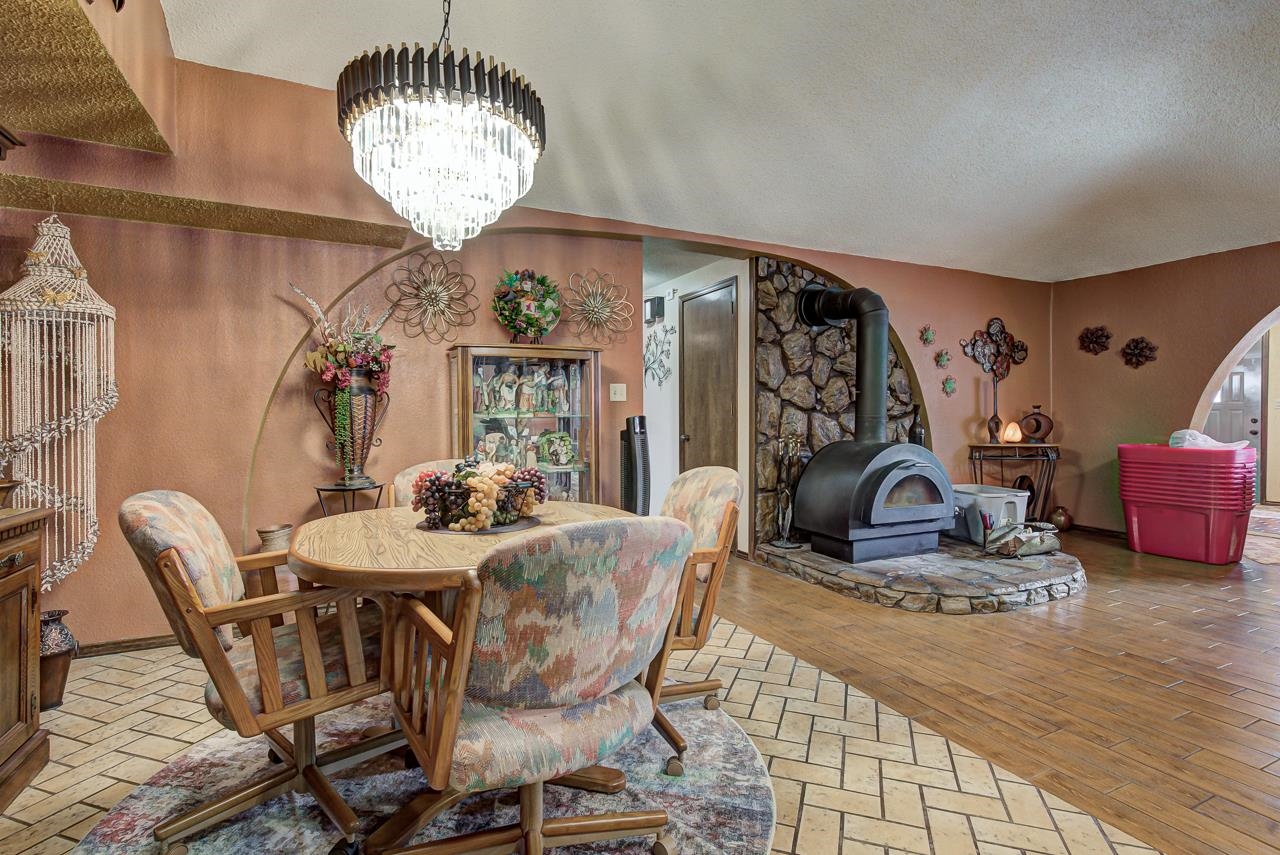 1126 Hillcrest Dr