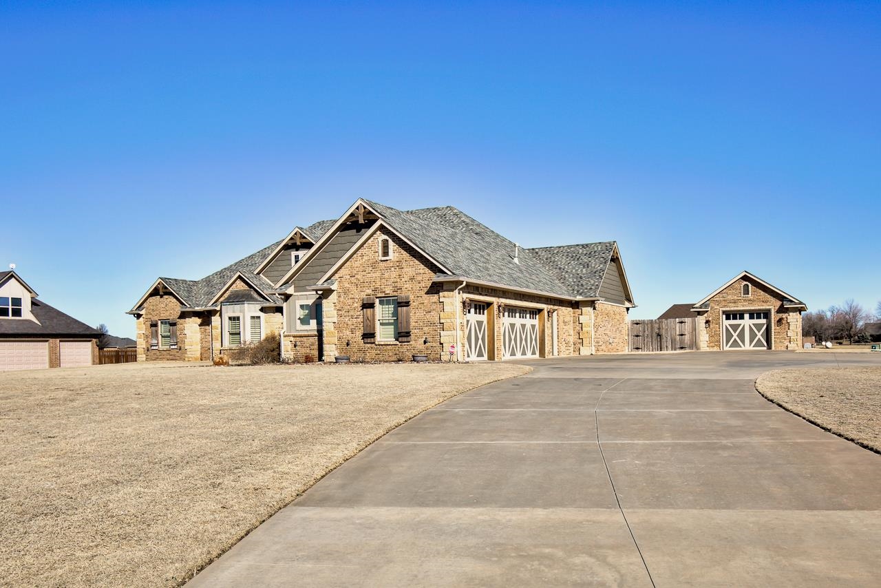 12 Chisholm Ln