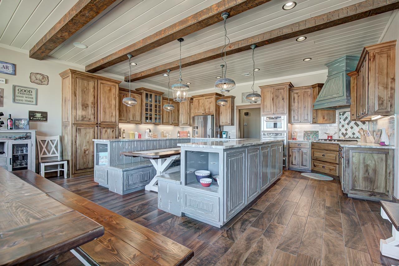 12 Chisholm Ln