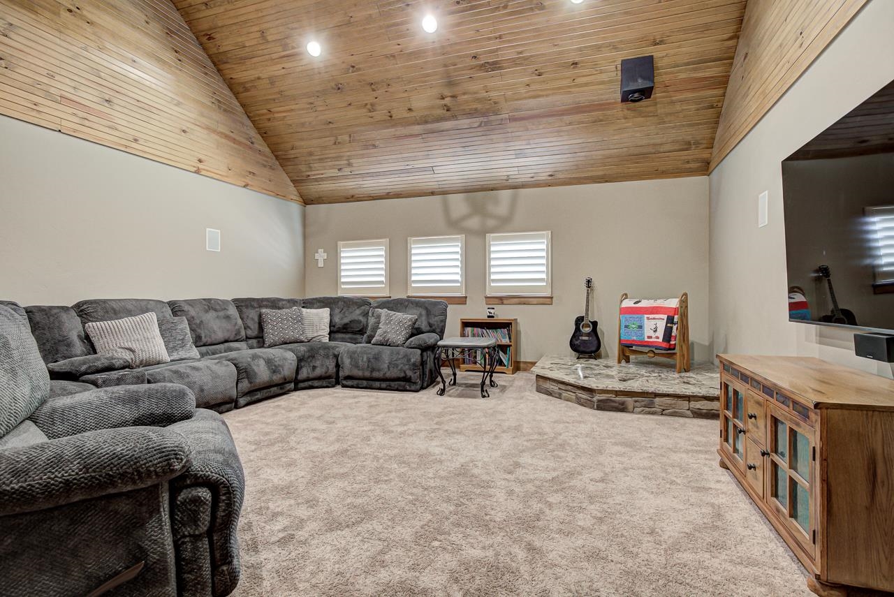 12 Chisholm Ln