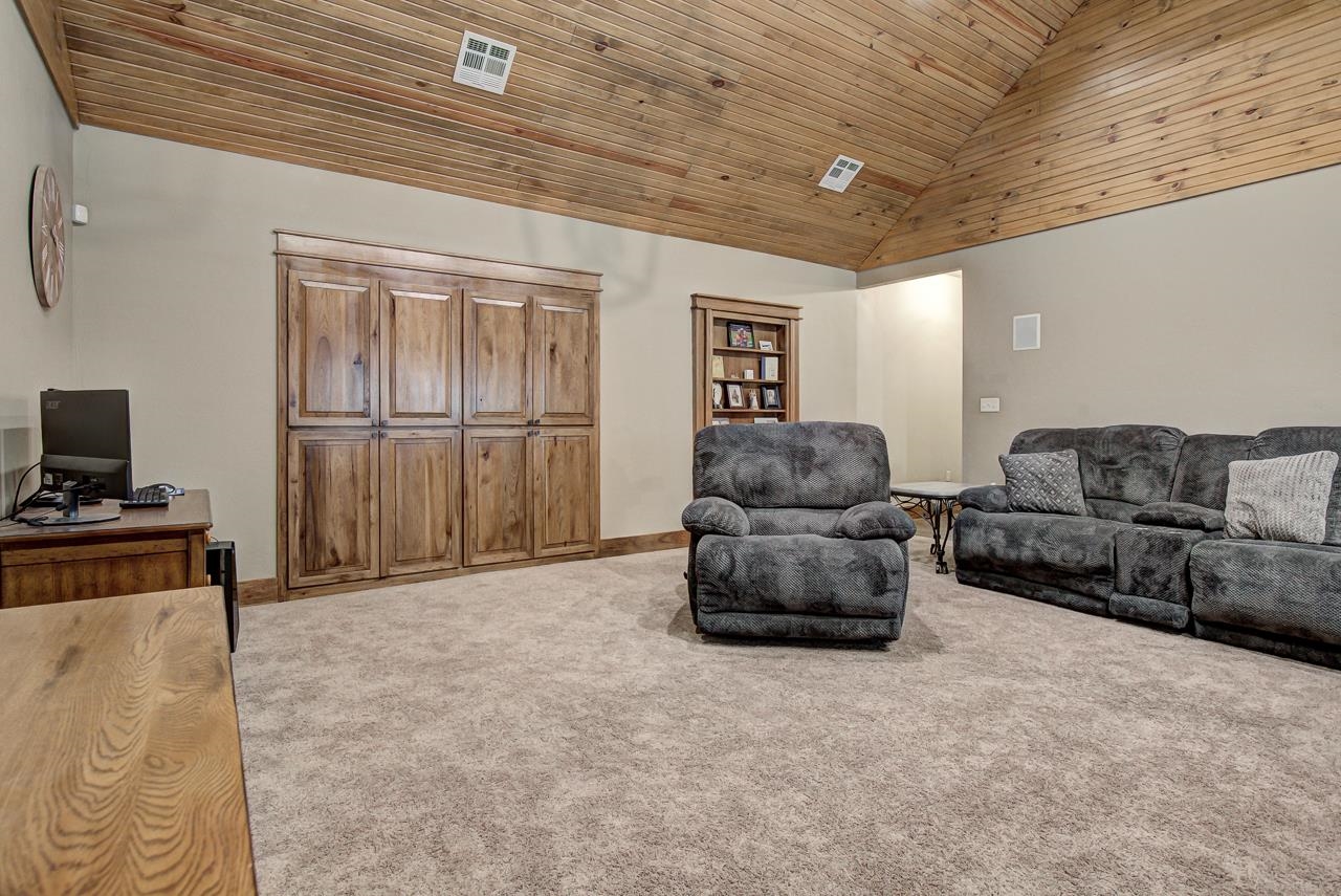 12 Chisholm Ln