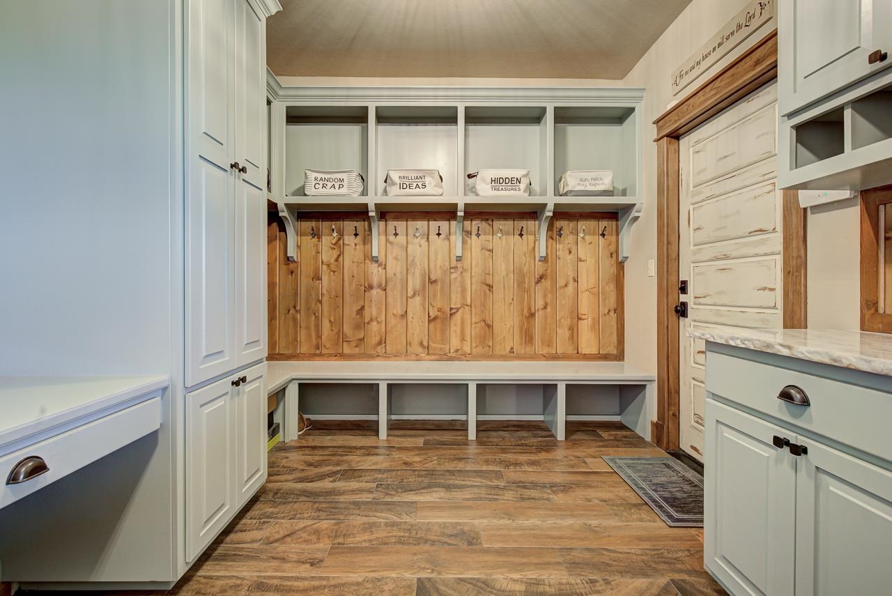 12 Chisholm Ln