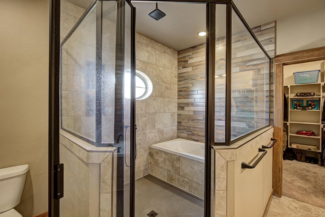 12 Chisholm Ln