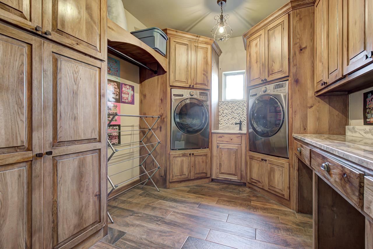 12 Chisholm Ln