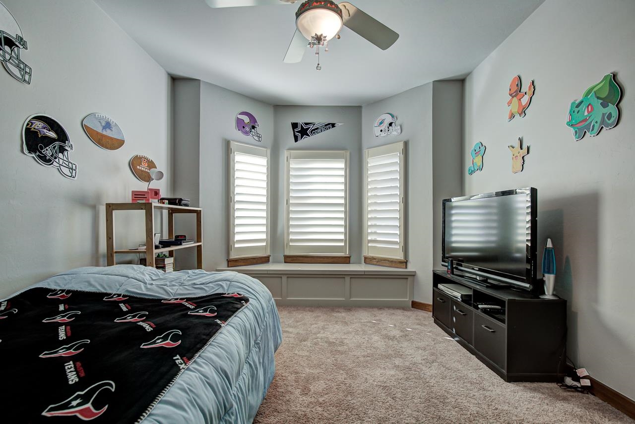 12 Chisholm Ln