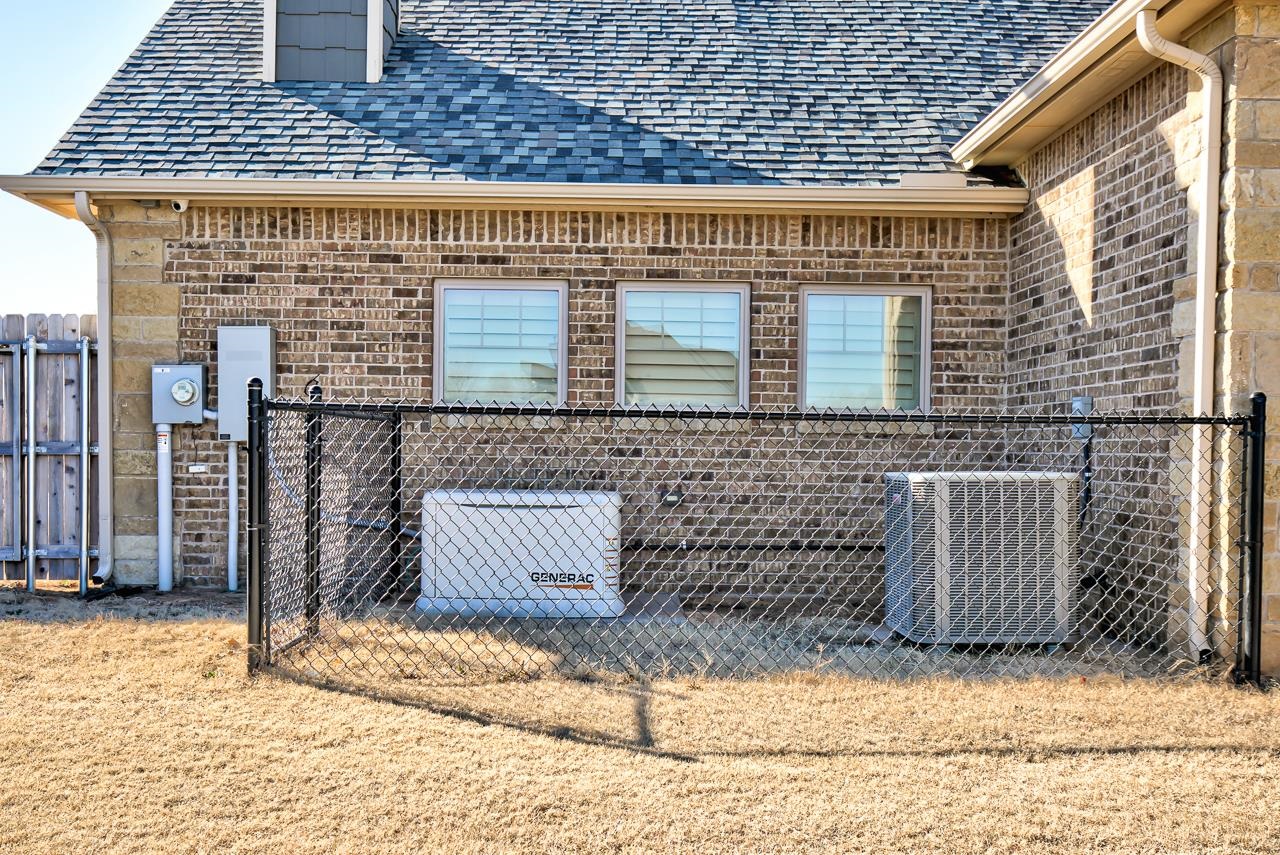 12 Chisholm Ln