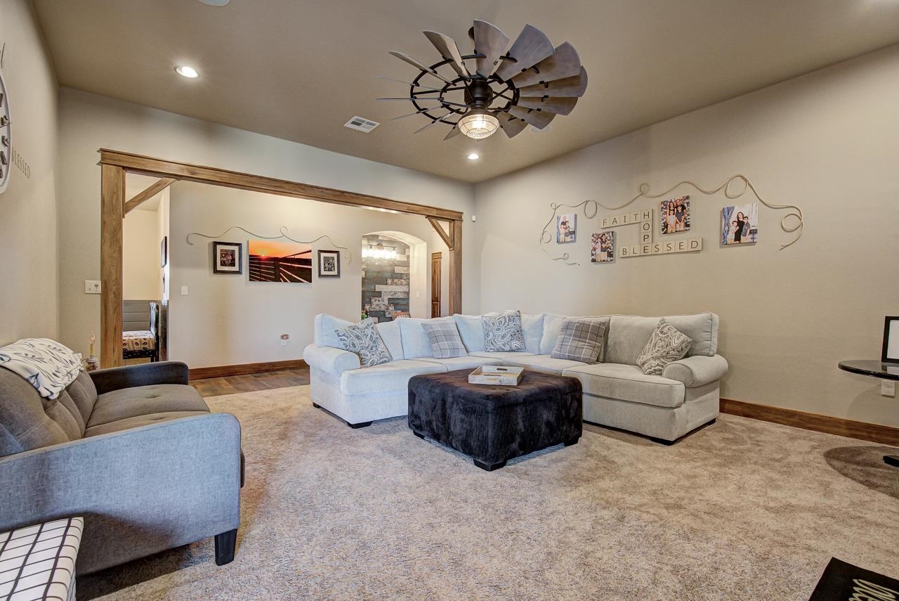 12 Chisholm Ln