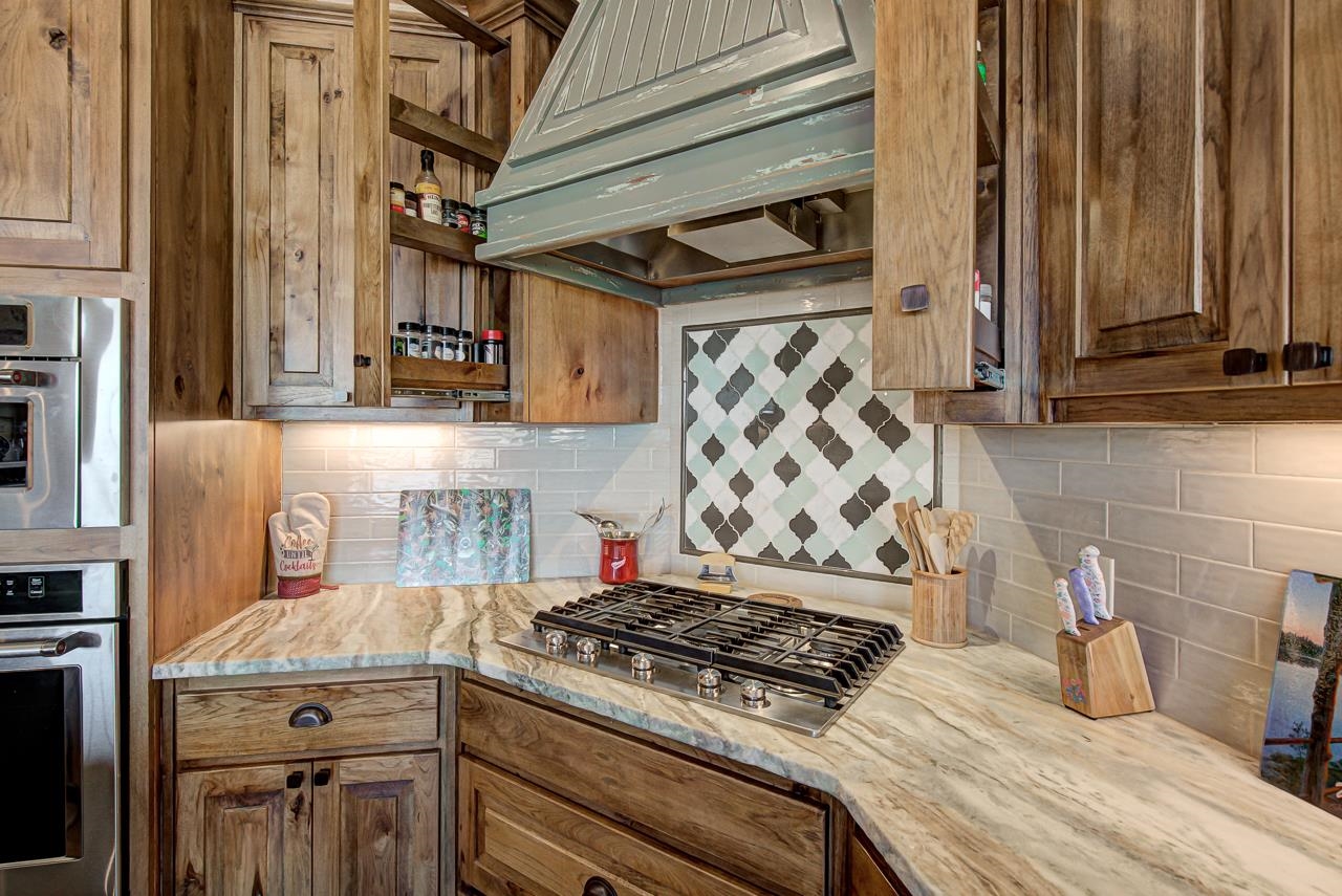 12 Chisholm Ln