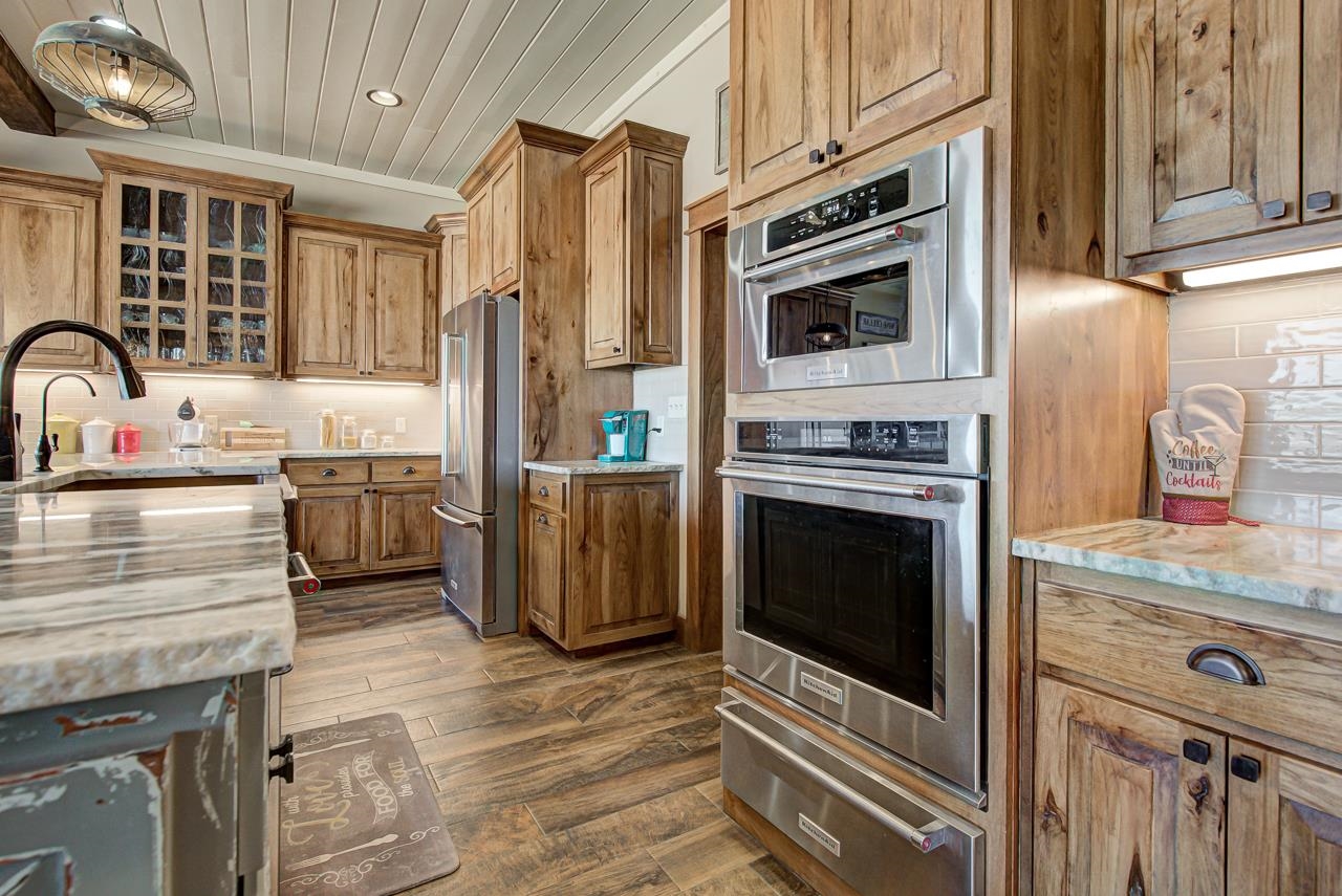 12 Chisholm Ln
