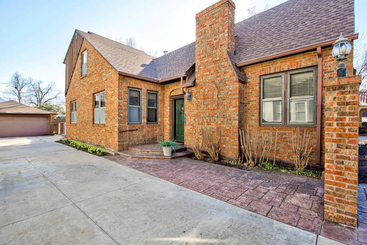1217 Indian Dr