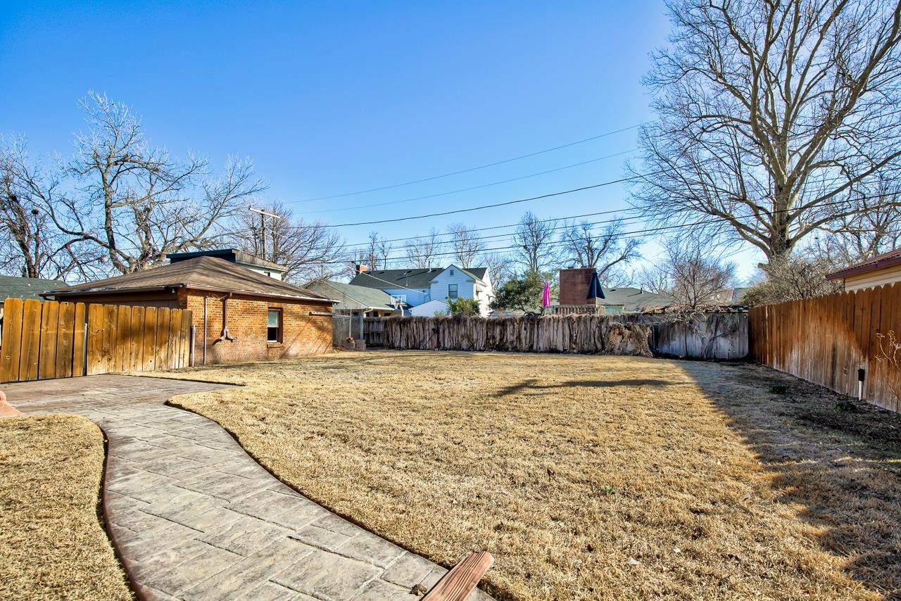 1217 Indian Dr