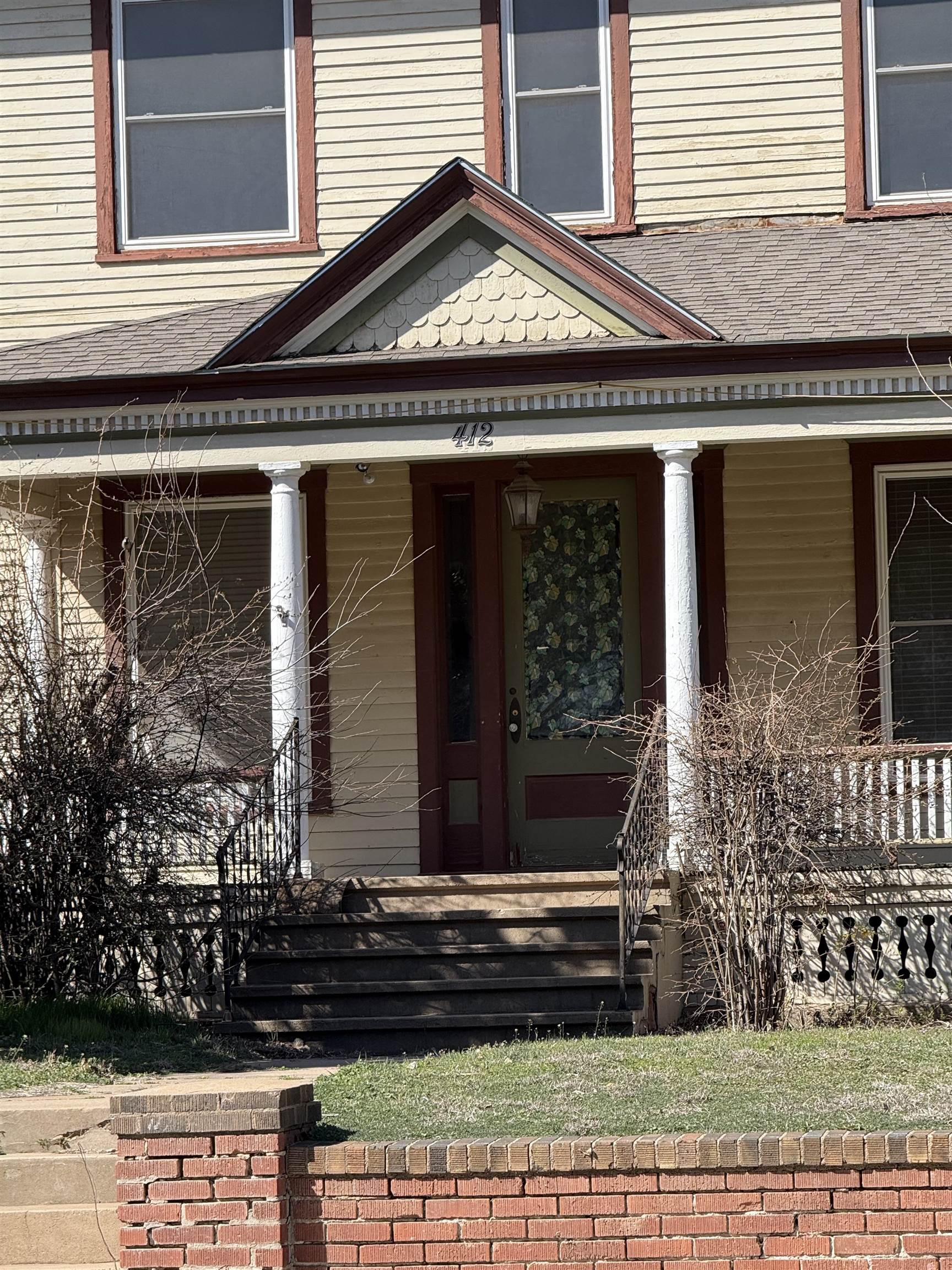 412 W Elm St