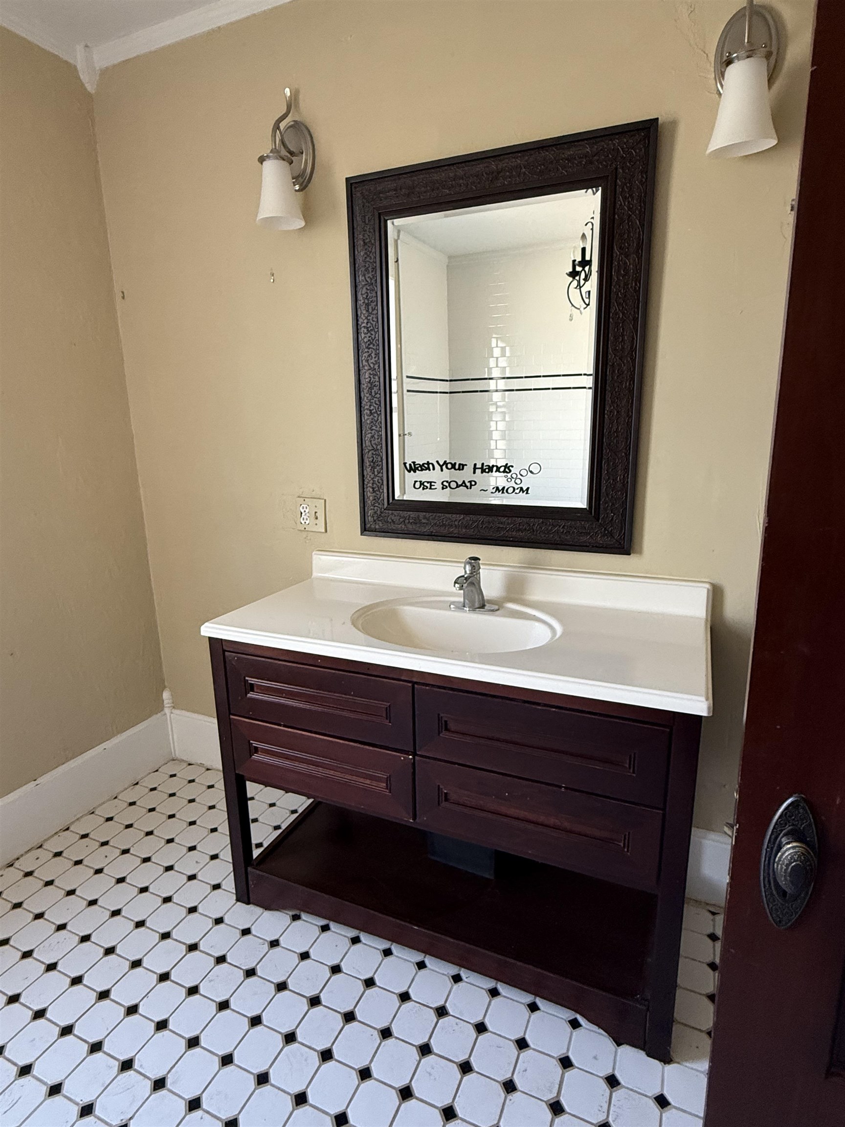 412 W Elm St