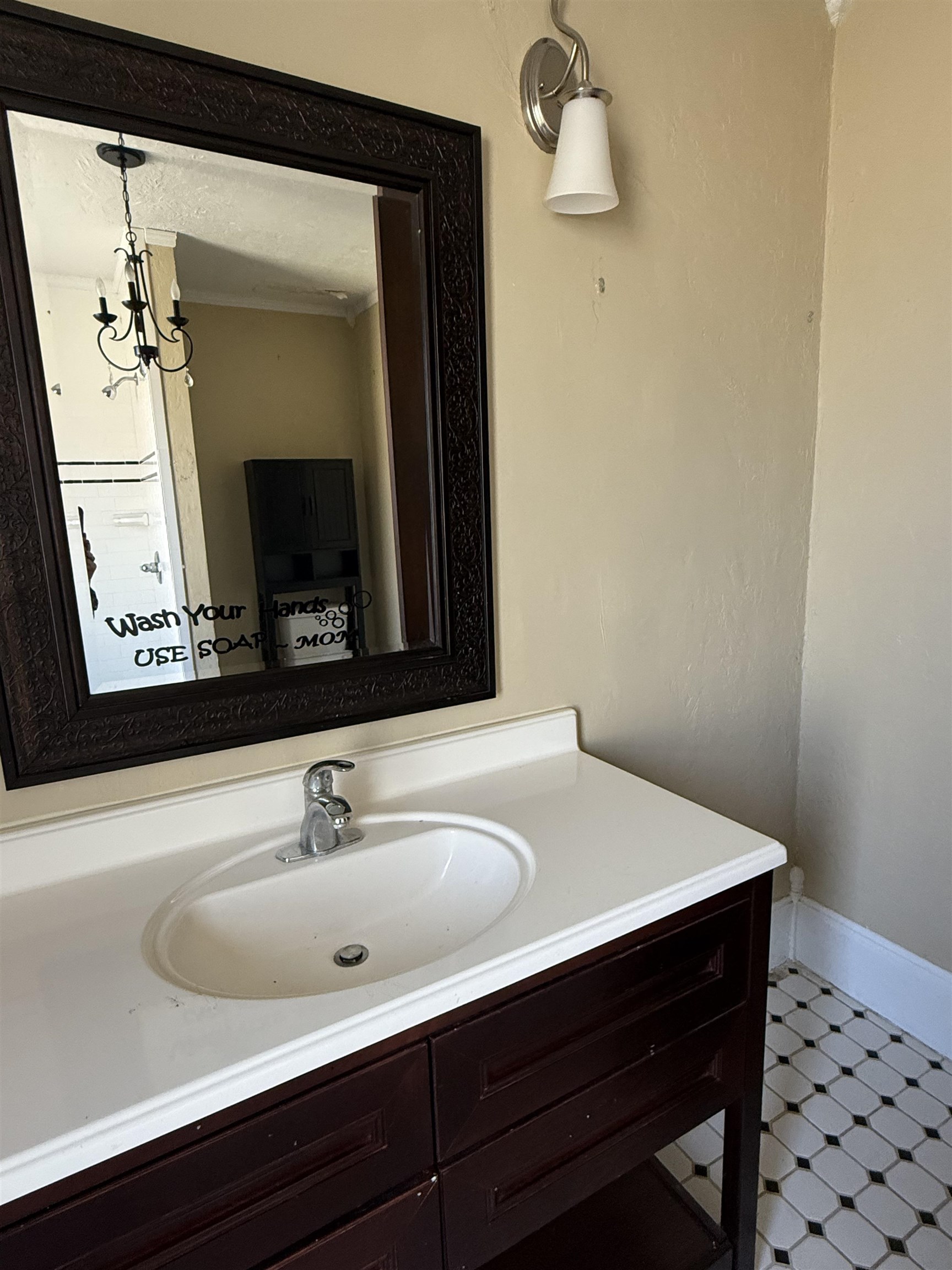 412 W Elm St