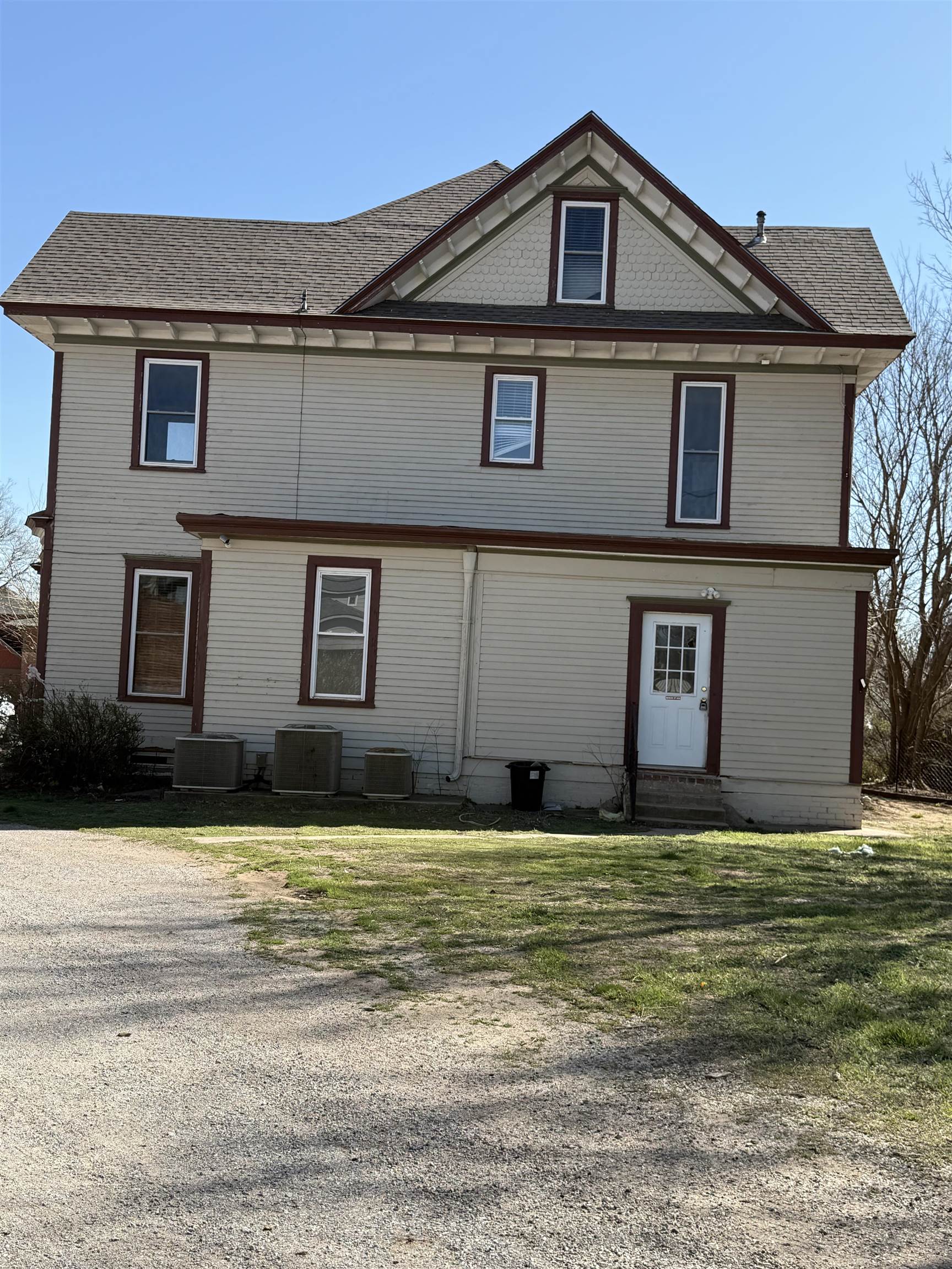 412 W Elm St