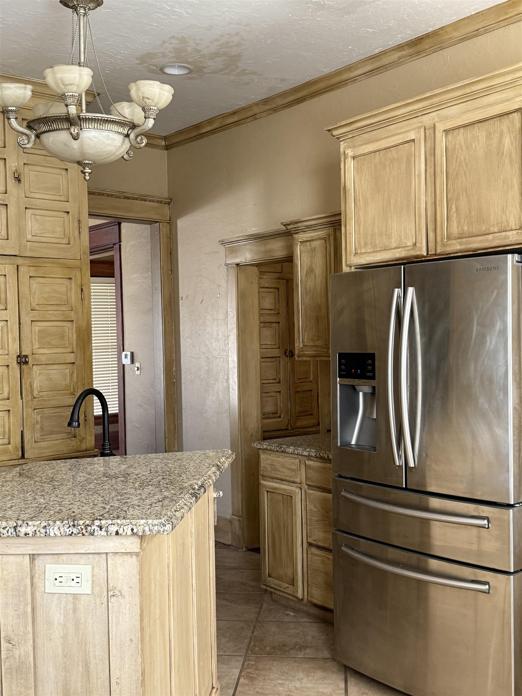 412 W Elm St