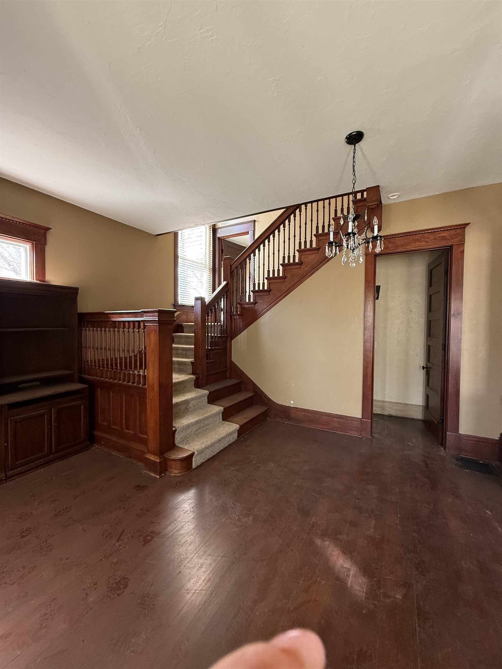 412 W Elm St