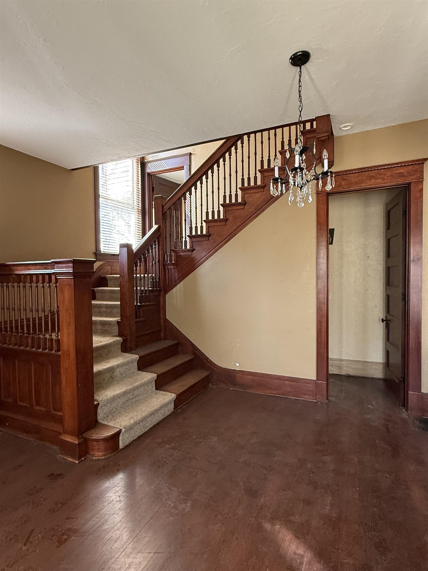 412 W Elm St