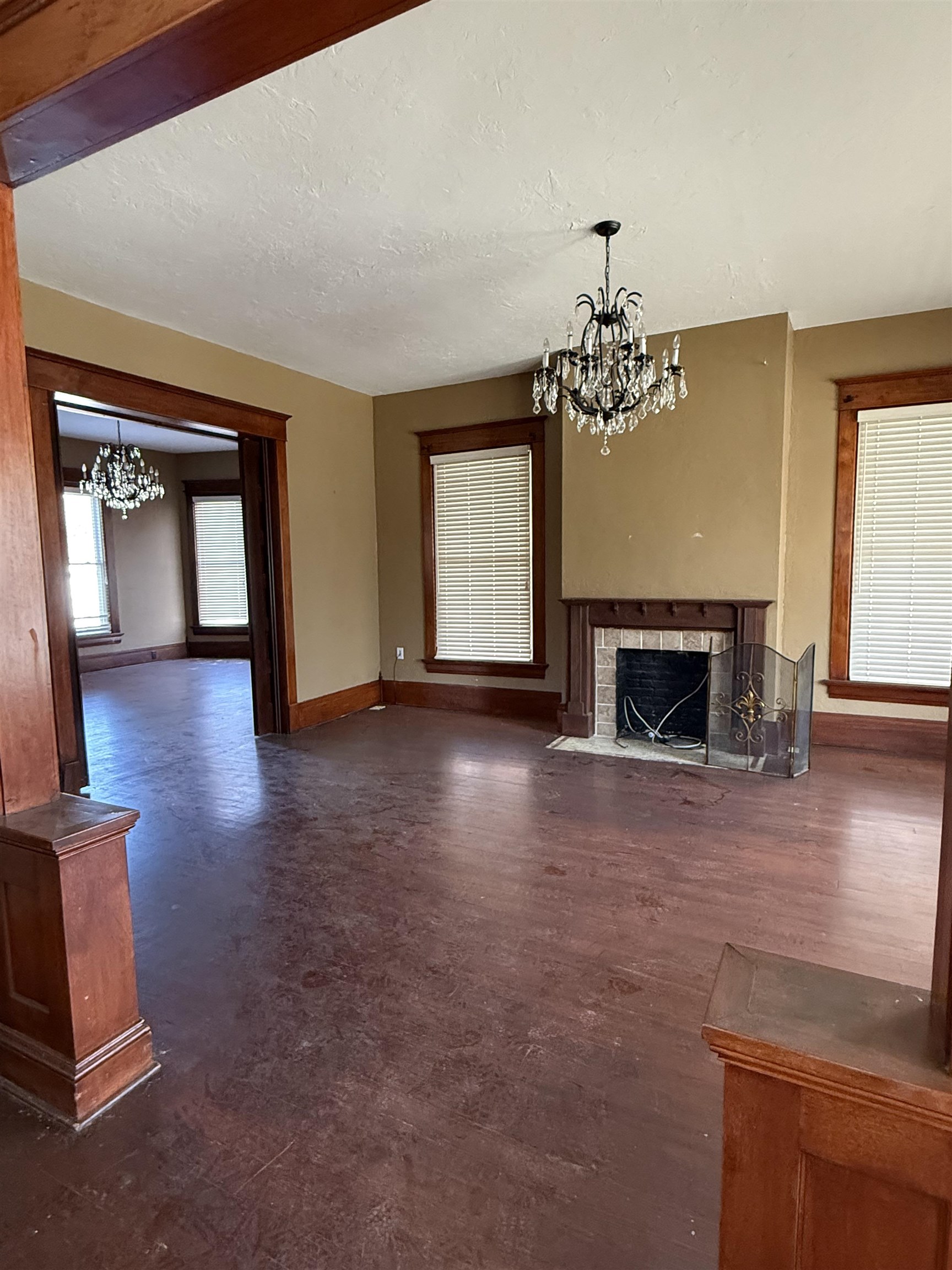 412 W Elm St