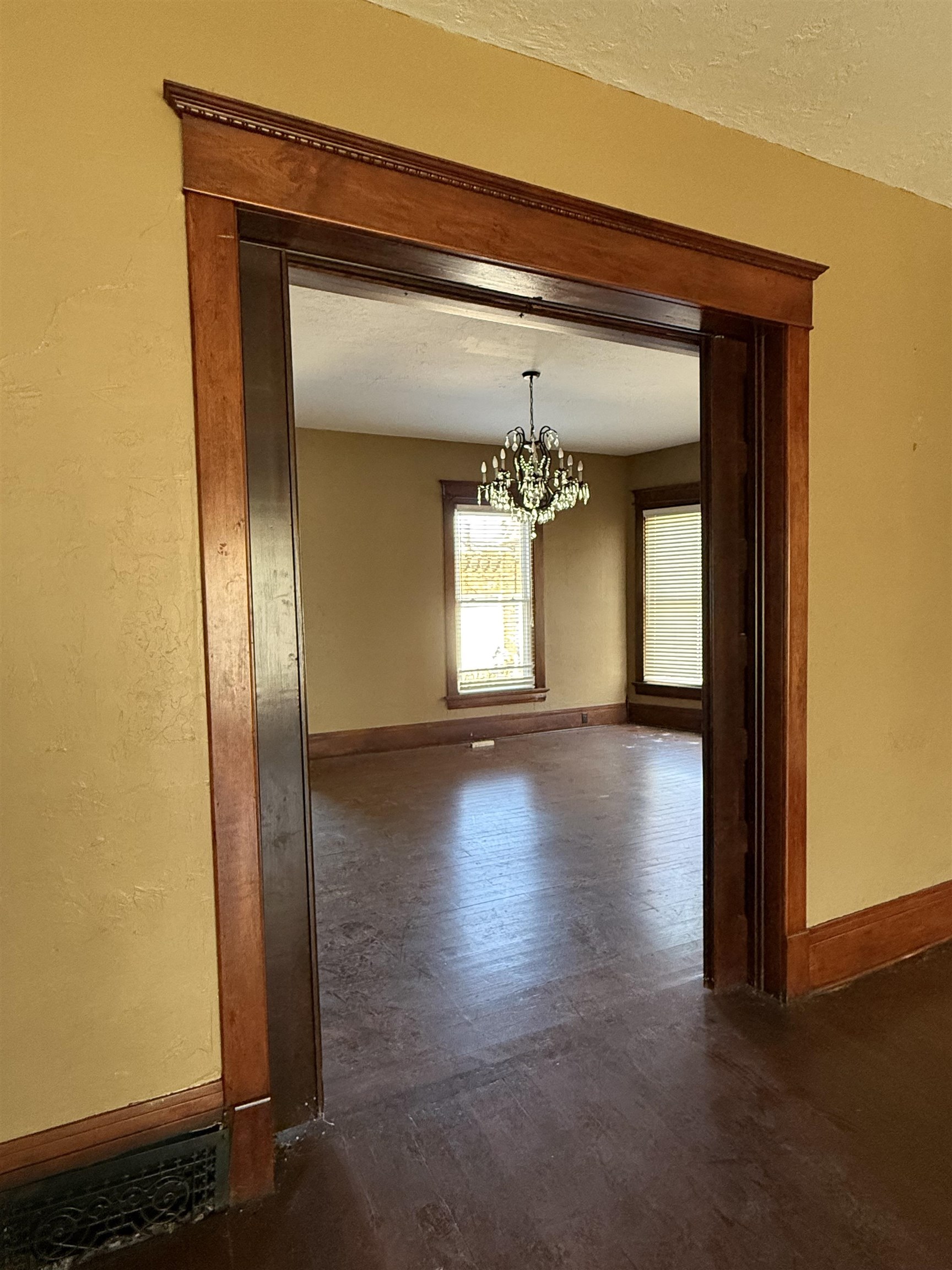 412 W Elm St