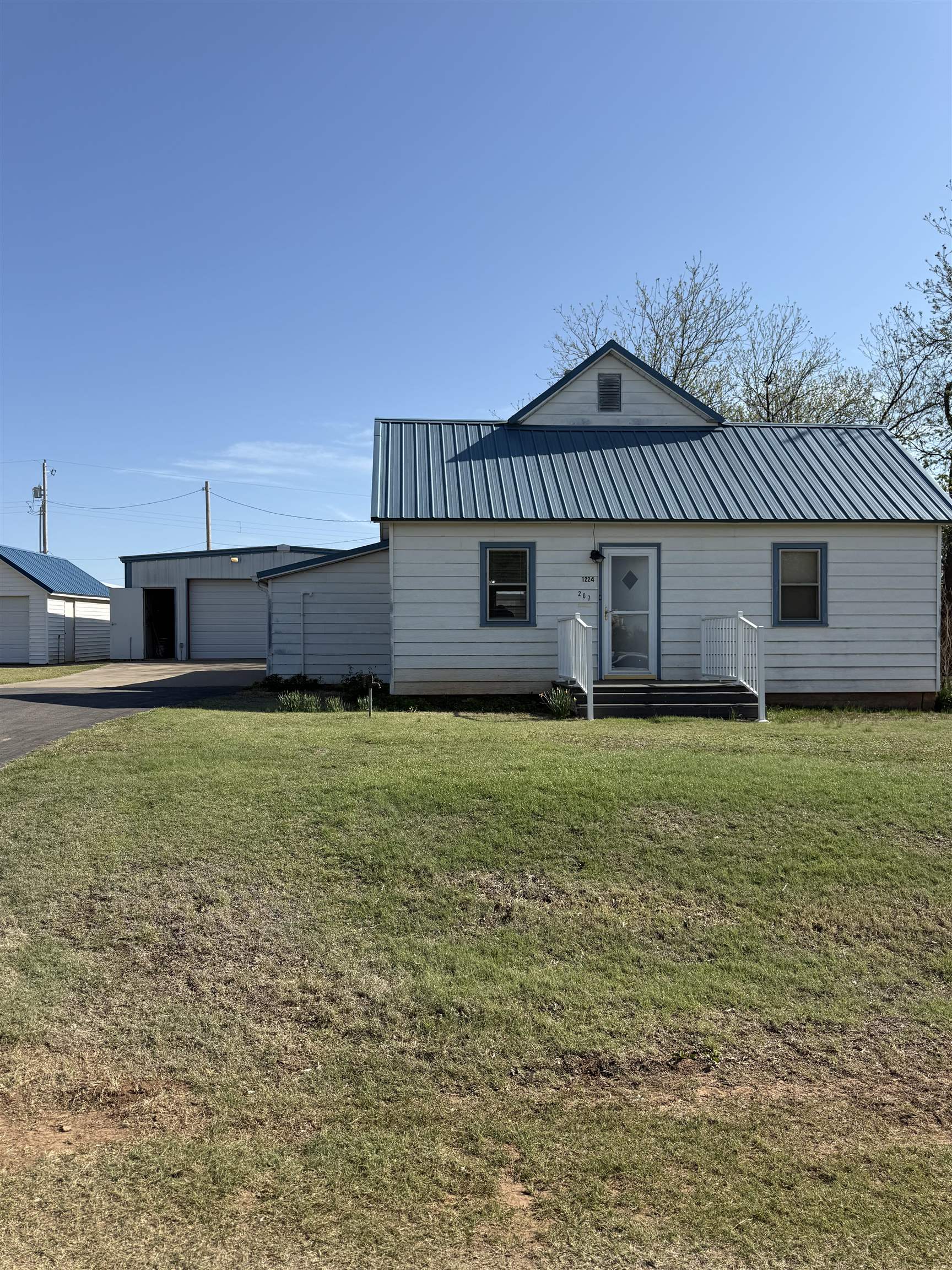 1224 Elm St
