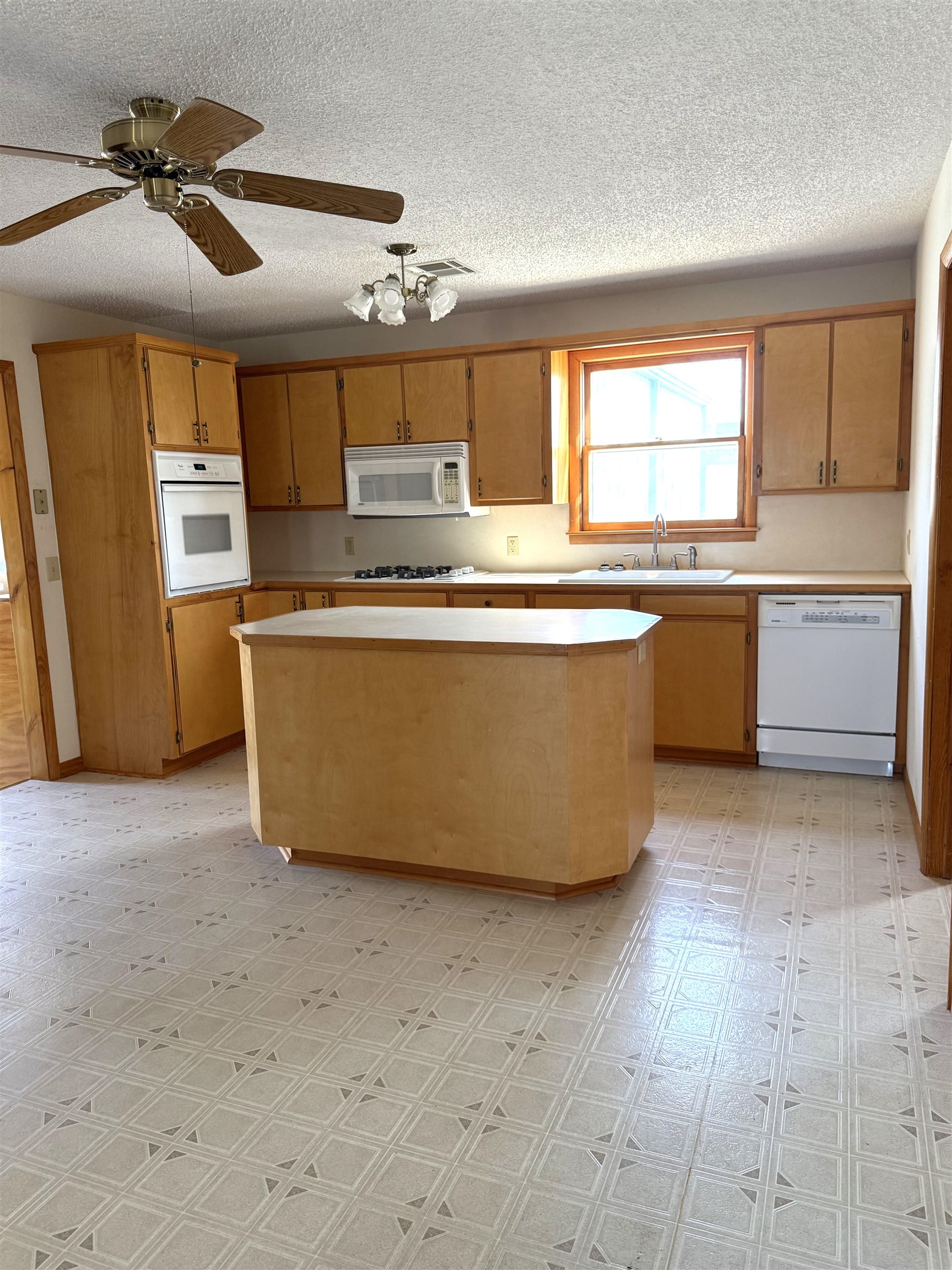 1224 Elm St