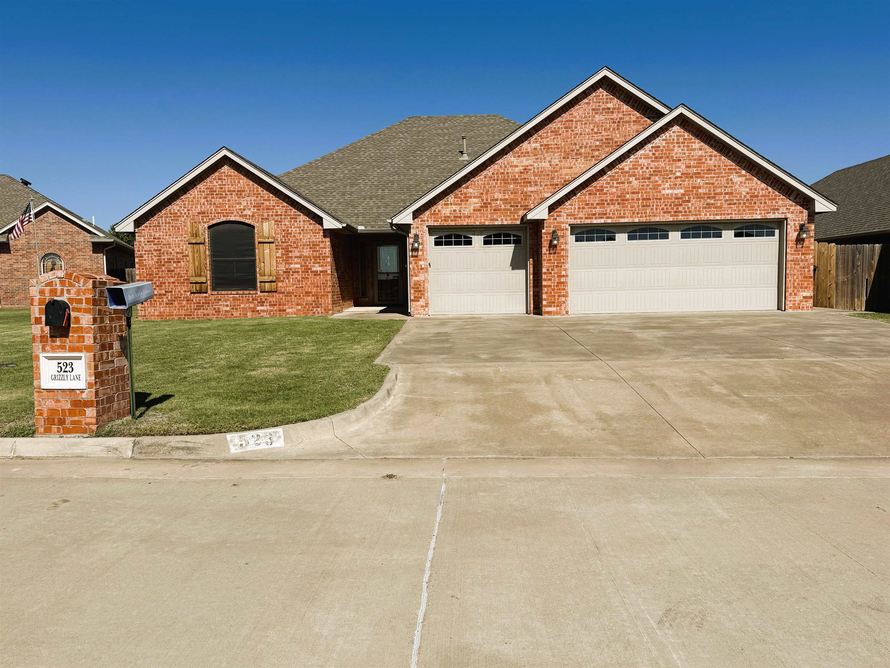 523 Grizzly Ln