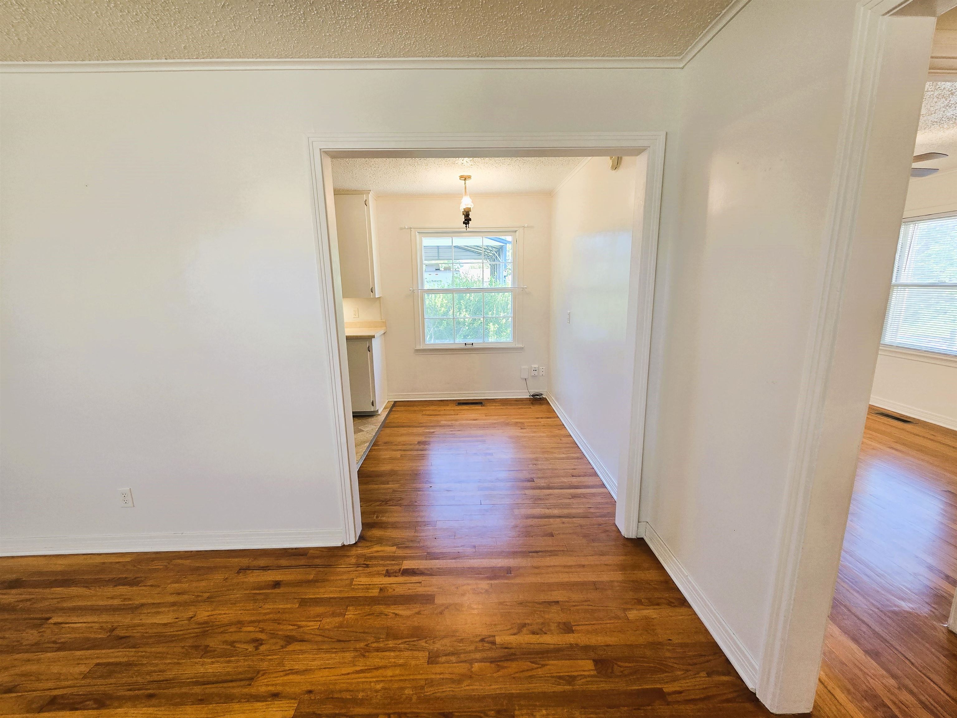 818 W Thompson Ave